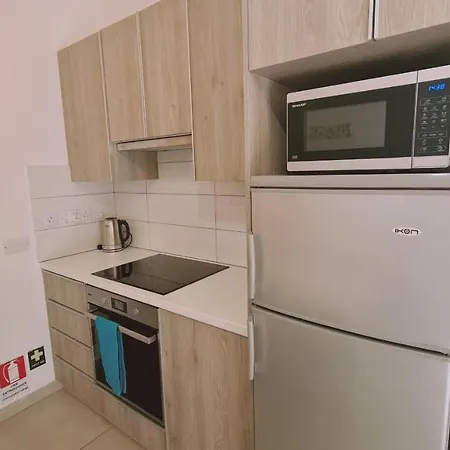 Wave דירה לרנקה